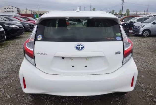 2018 Toyota Aqua thumbnail