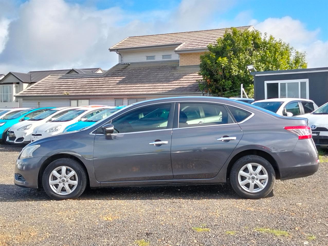 2012 Nissan Bluebird thumbnail