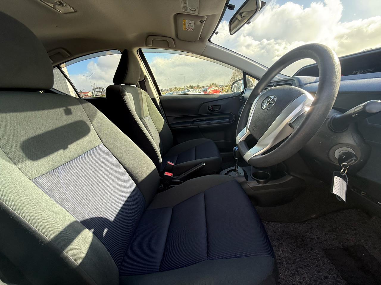 2016 Toyota Aqua thumbnail