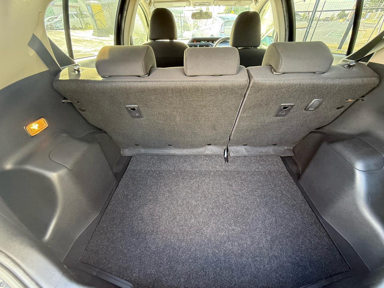 2016 Toyota Aqua thumbnail