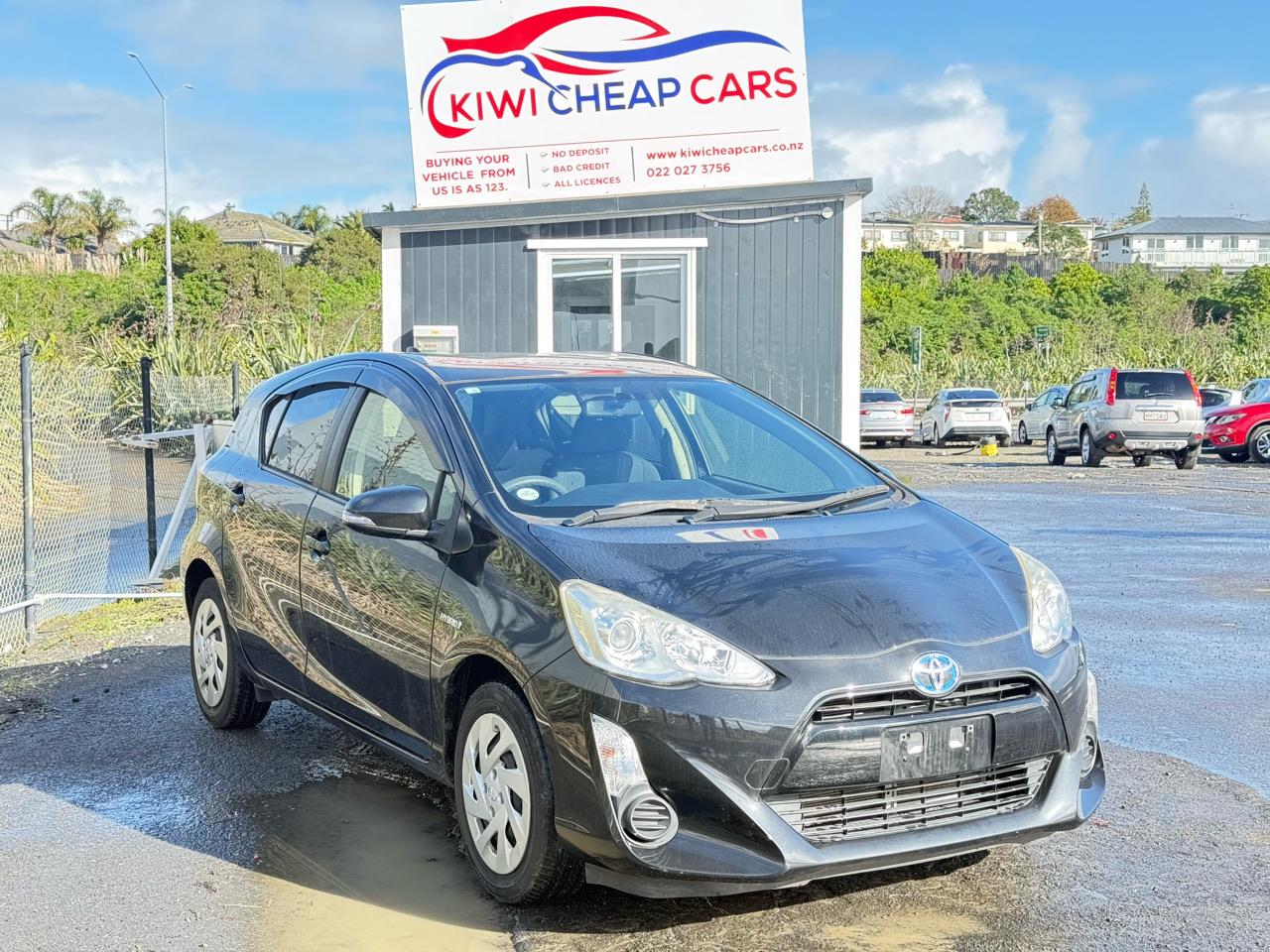 2016 Toyota Aqua thumbnail