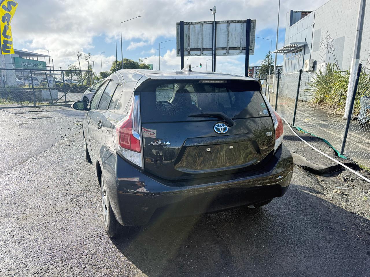 2016 Toyota Aqua thumbnail