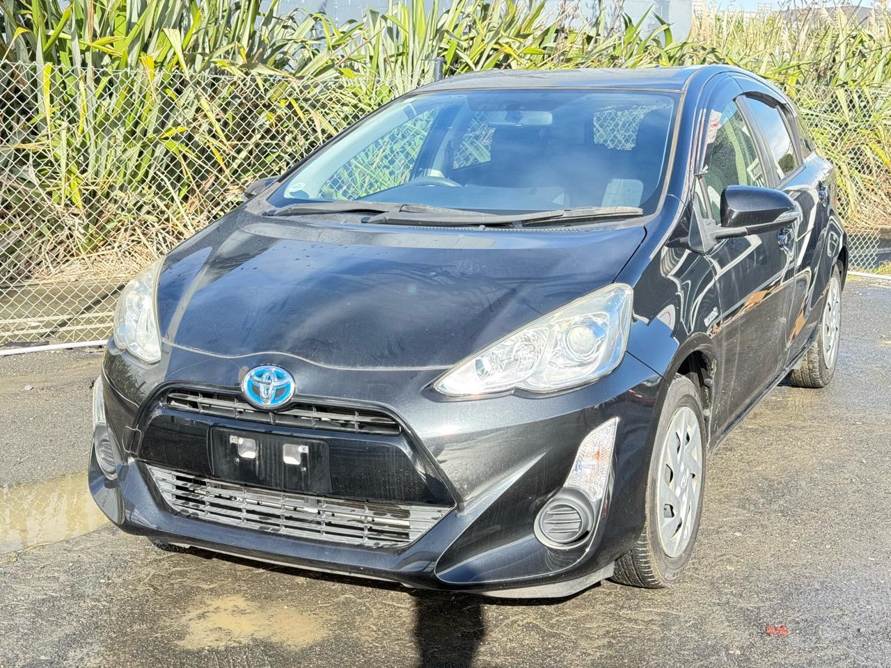 2016 Toyota Aqua thumbnail