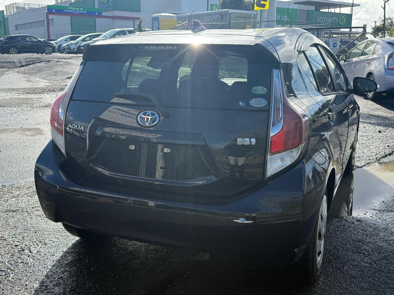 2016 Toyota Aqua thumbnail