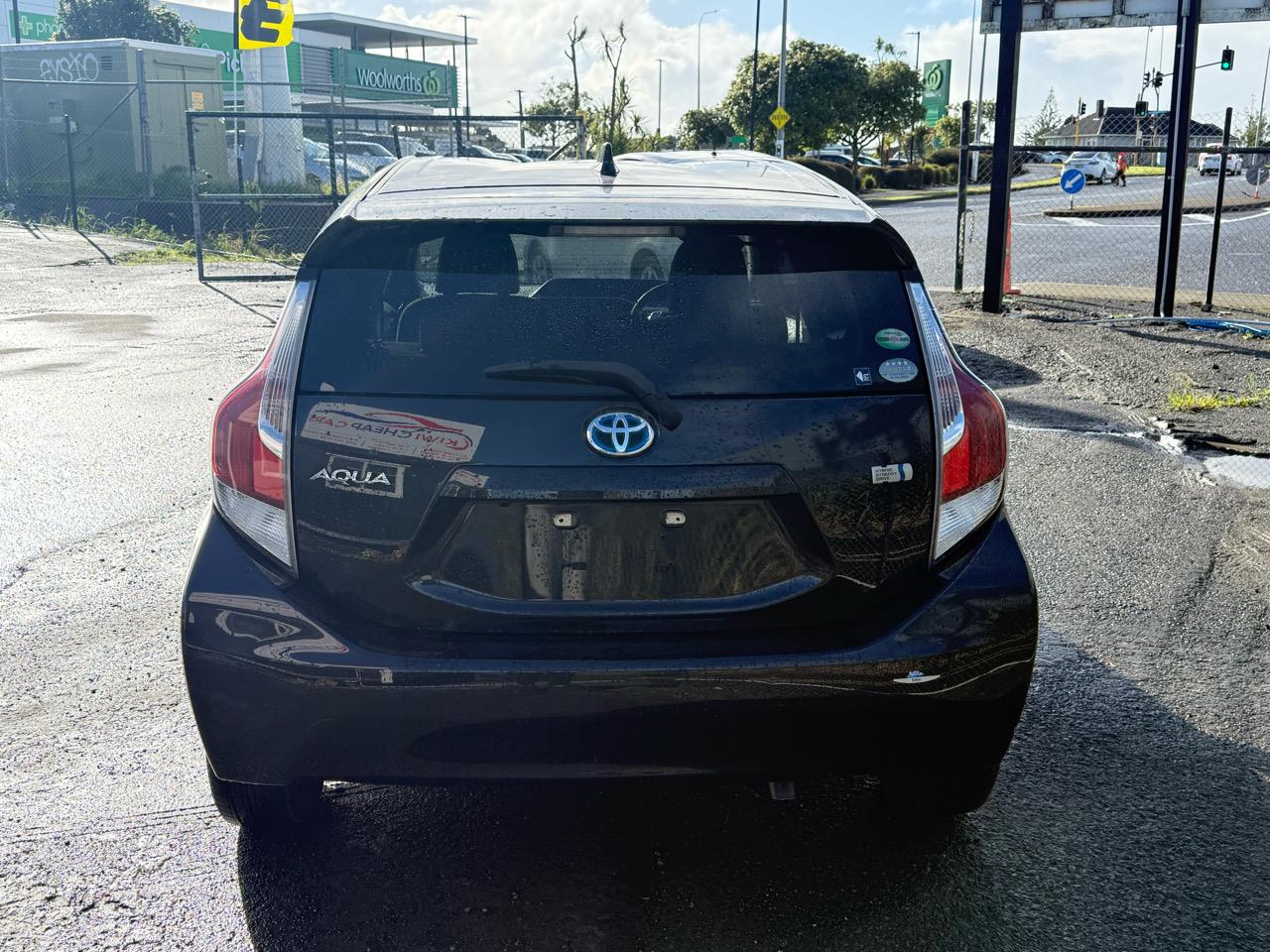2016 Toyota Aqua thumbnail