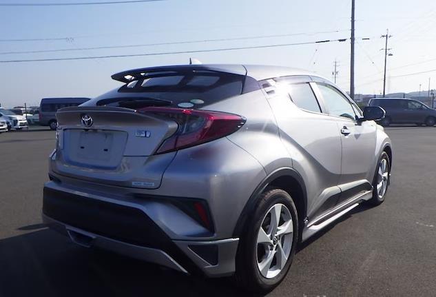 2019 Toyota C-HR thumbnail