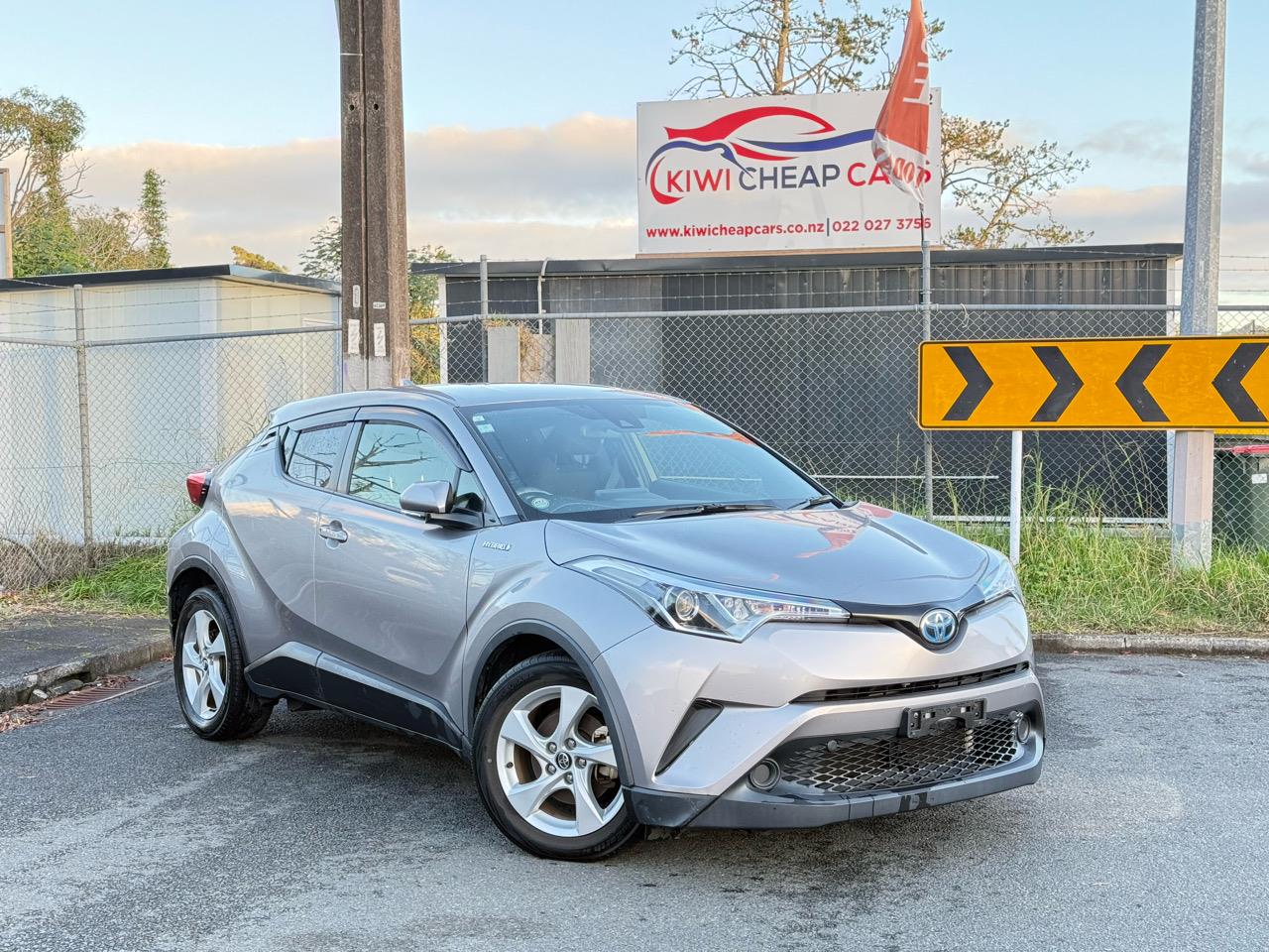 2017 Toyota C-HR thumbnail