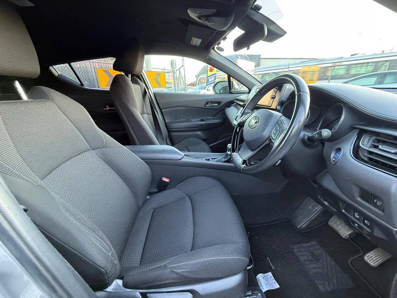 2017 Toyota C-HR thumbnail