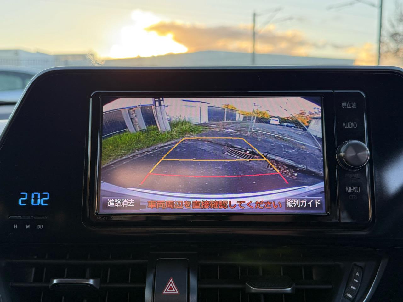 2017 Toyota C-HR thumbnail