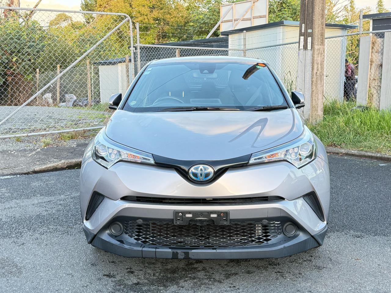 2017 Toyota C-HR thumbnail