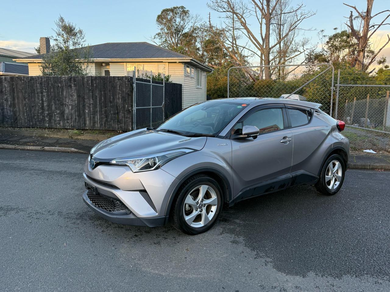 2017 Toyota C-HR thumbnail