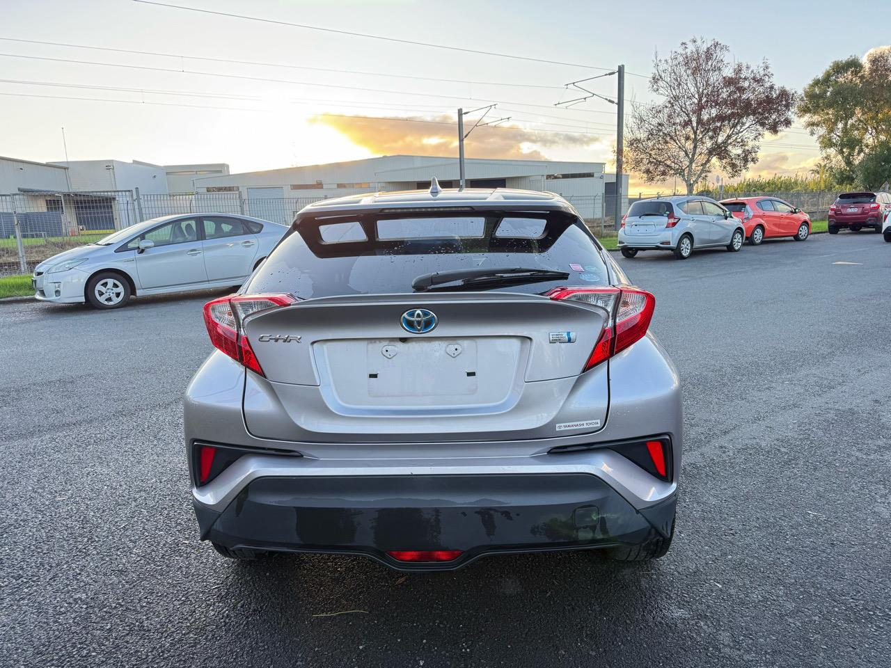 2017 Toyota C-HR thumbnail