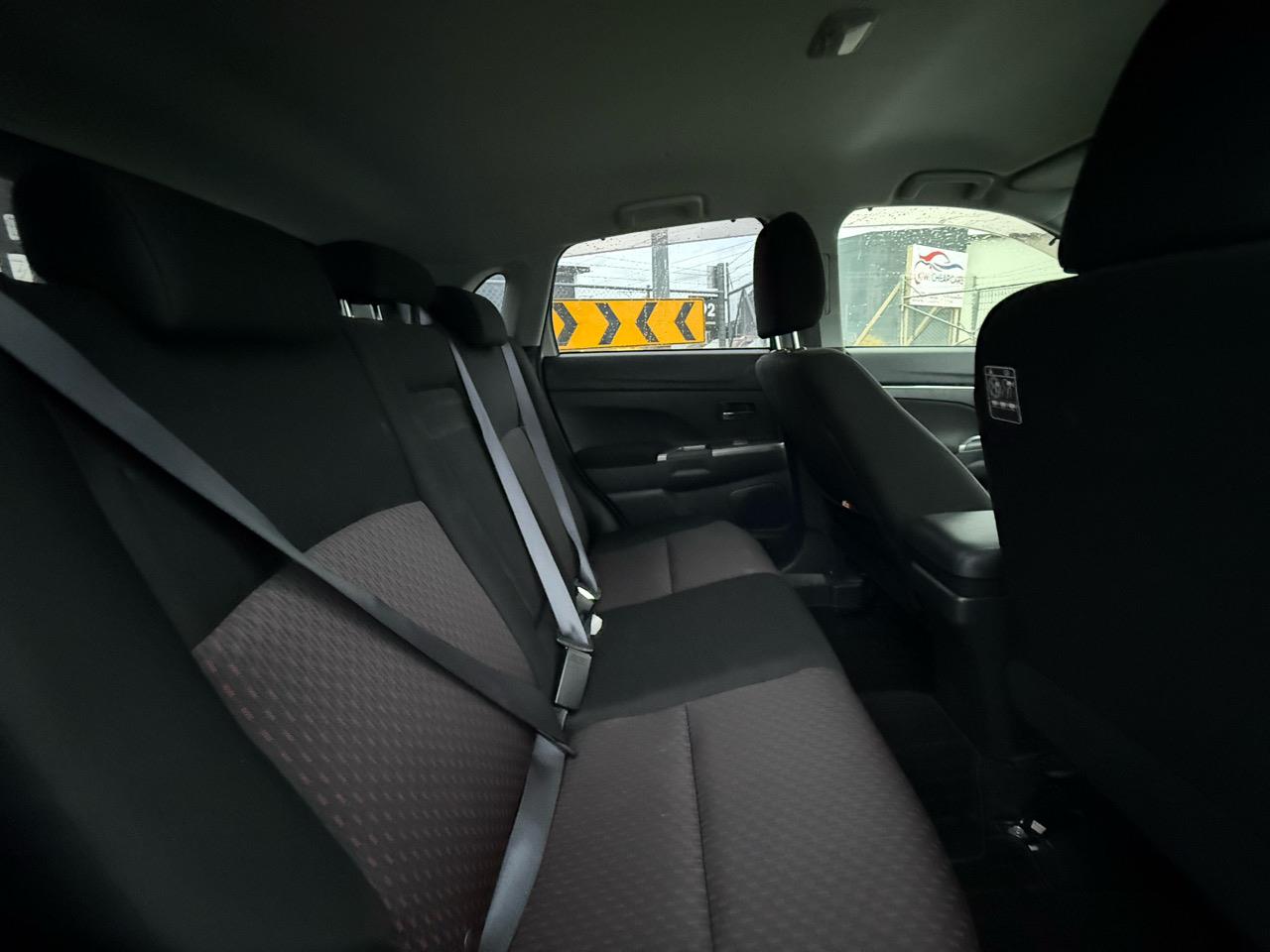 2017 Mitsubishi RVR thumbnail