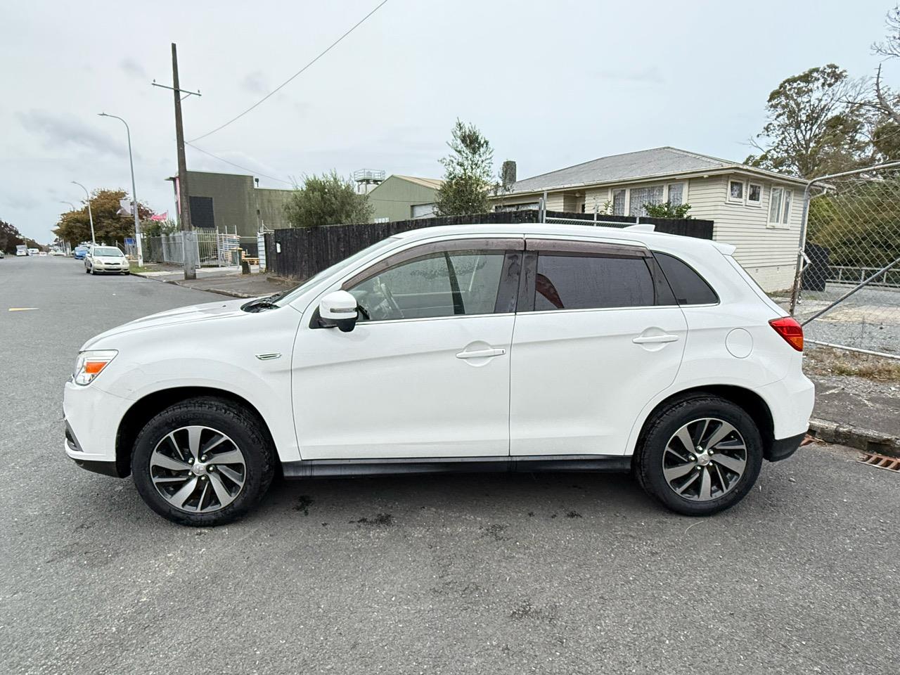 2017 Mitsubishi RVR thumbnail