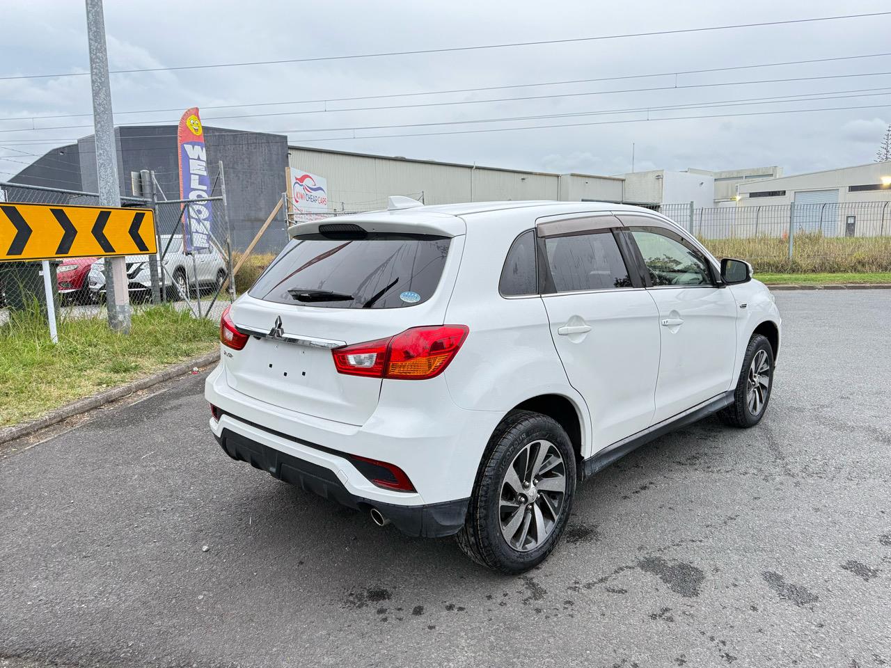 2017 Mitsubishi RVR thumbnail