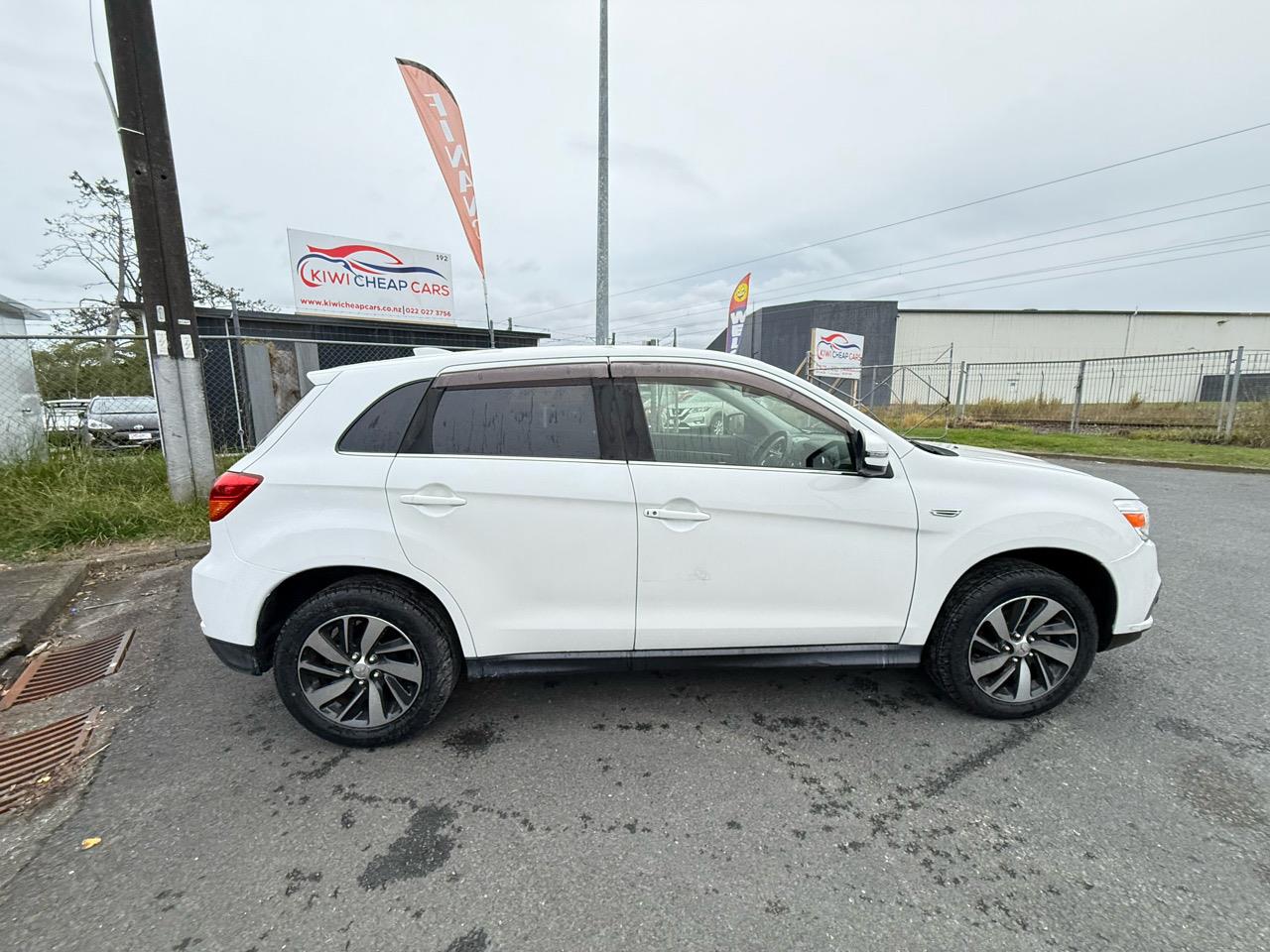 2017 Mitsubishi RVR thumbnail