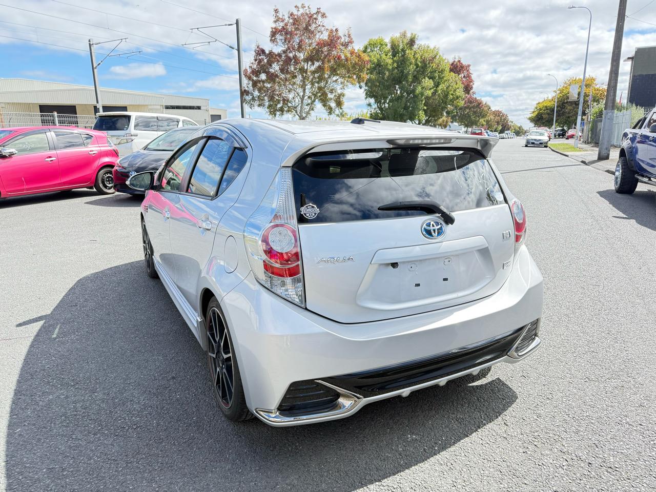 2014 Toyota Aqua thumbnail