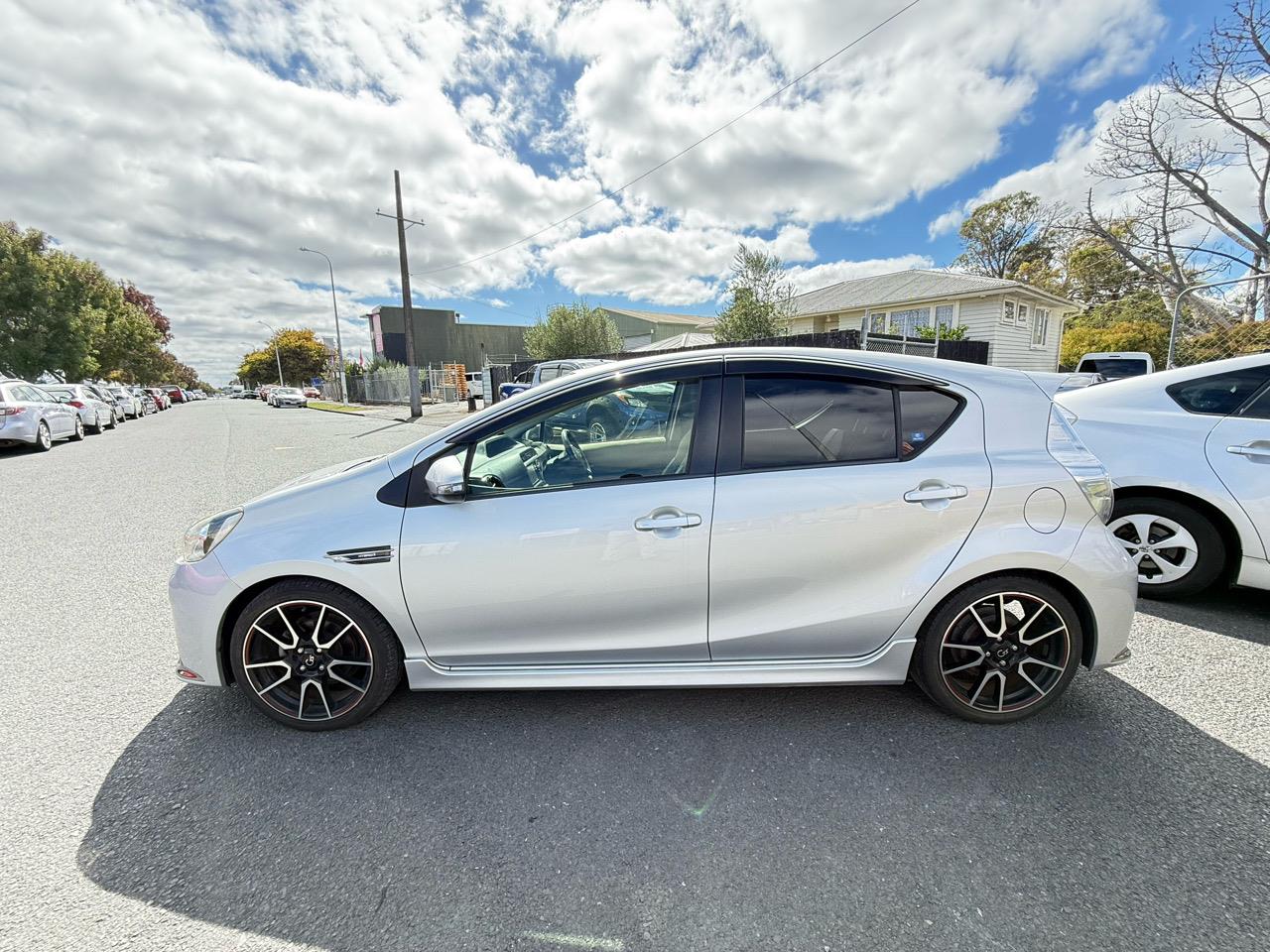 2014 Toyota Aqua thumbnail