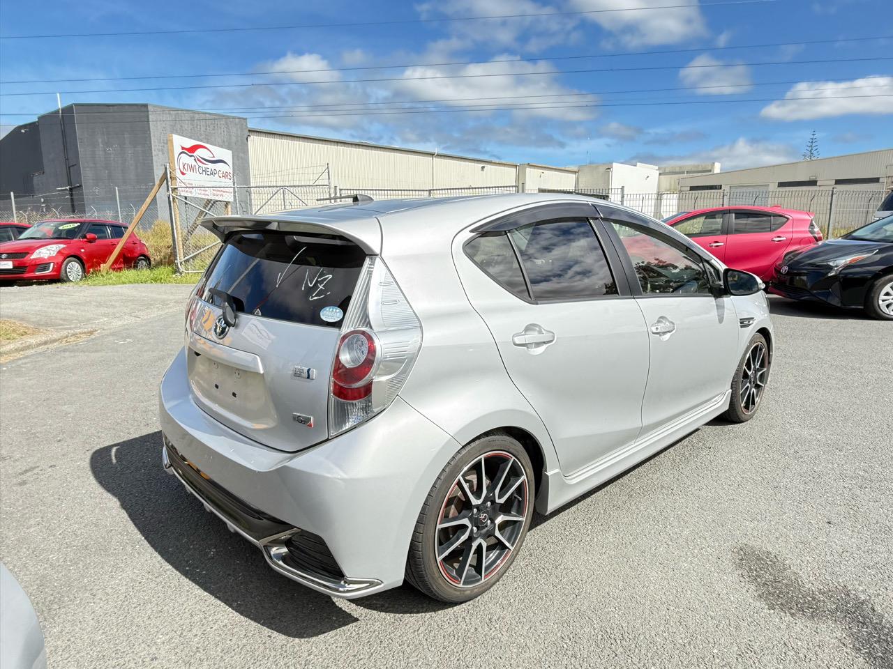 2014 Toyota Aqua thumbnail