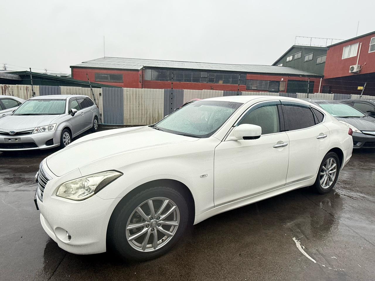 2013 Nissan Fuga thumbnail