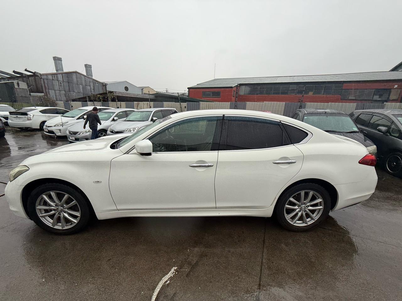 2013 Nissan Fuga thumbnail