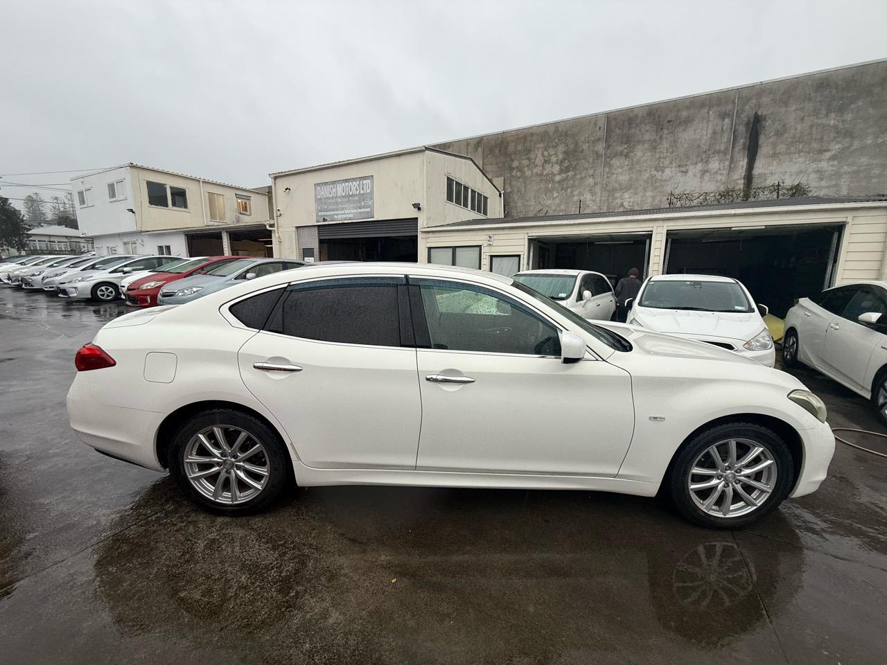2013 Nissan Fuga thumbnail