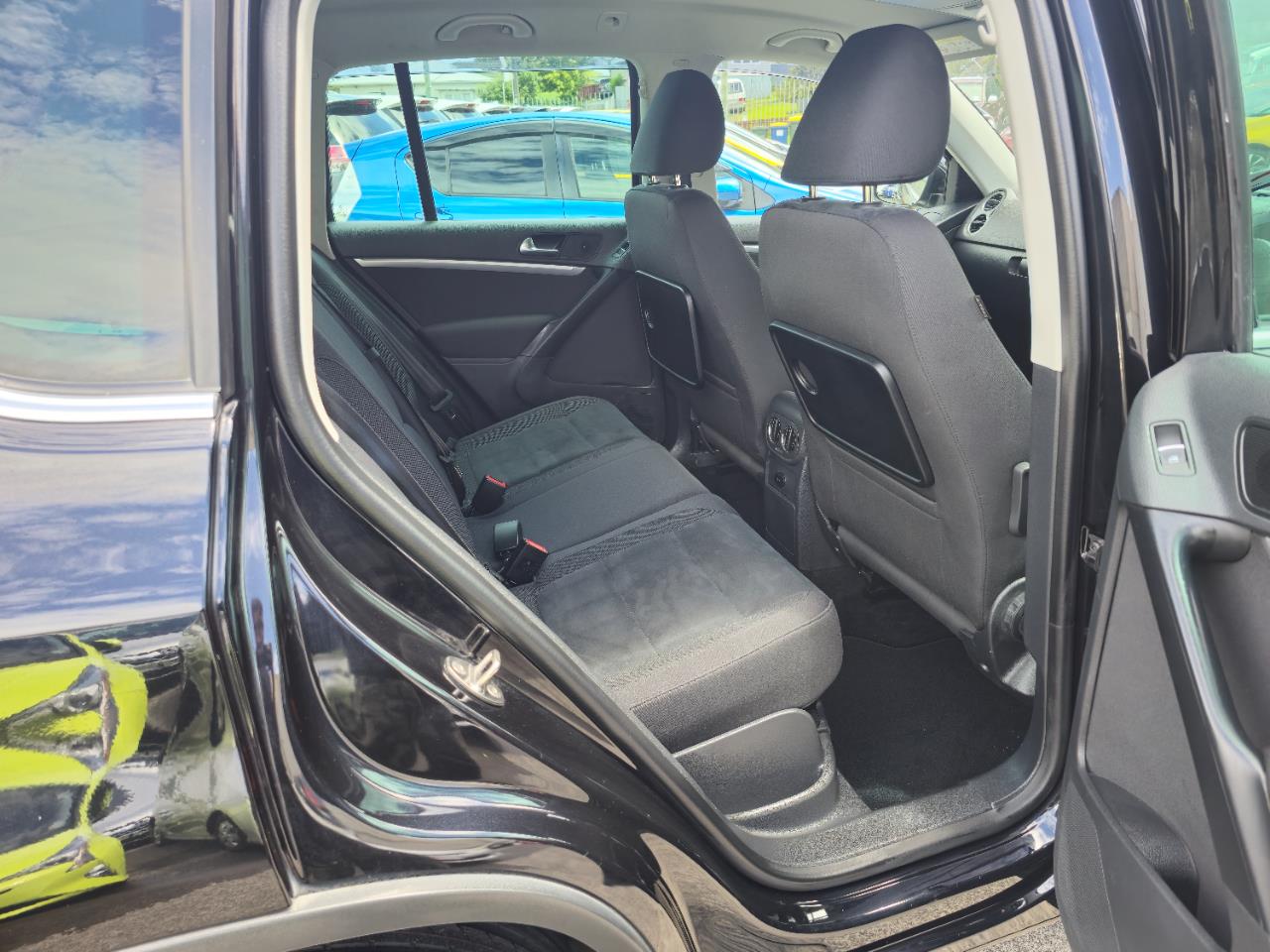 2015 Volkswagen Tiguan thumbnail
