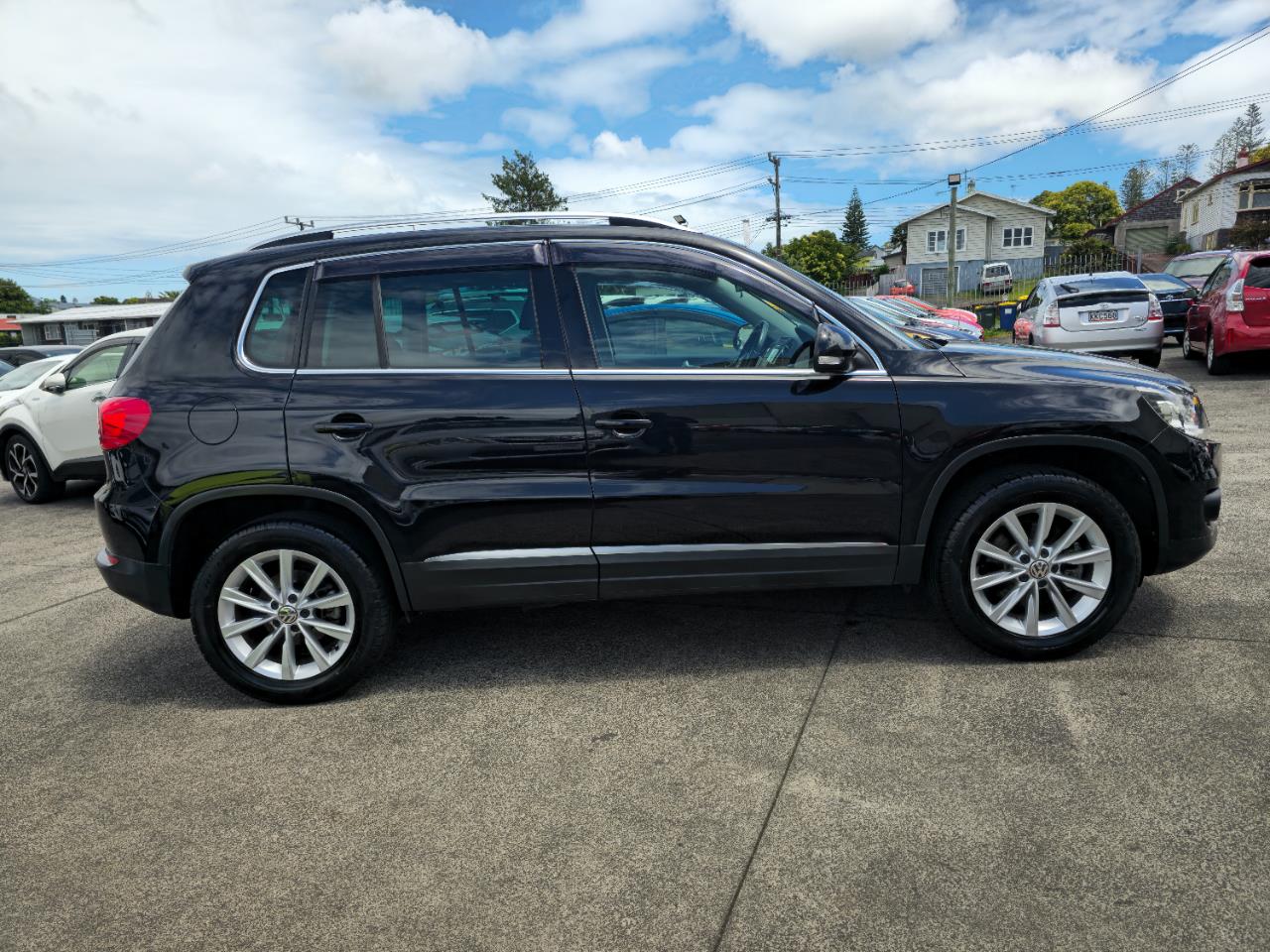 2015 Volkswagen Tiguan thumbnail