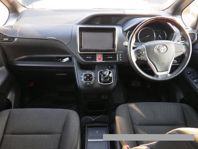2015 Toyota Noah thumbnail