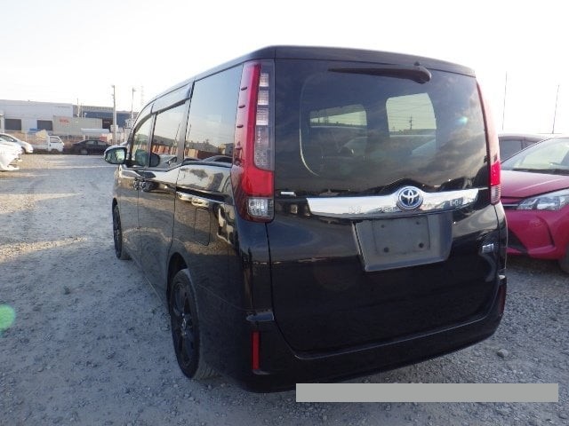2015 Toyota Noah thumbnail