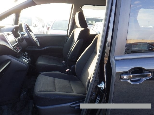 2015 Toyota Noah thumbnail