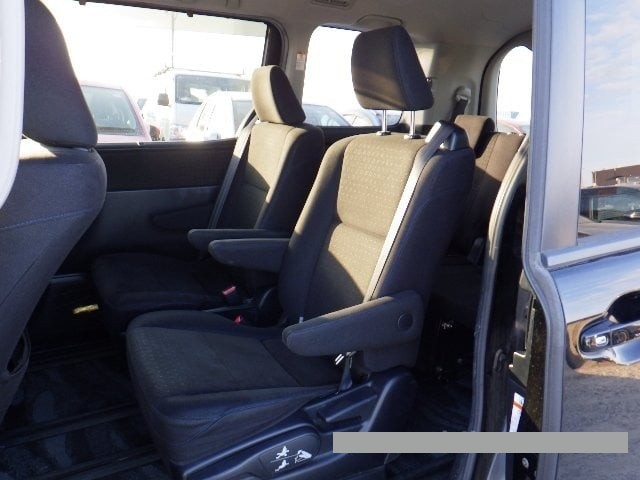 2015 Toyota Noah thumbnail