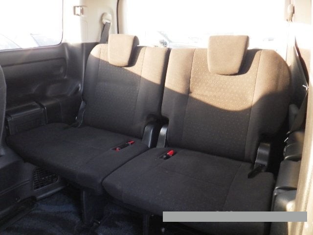 2015 Toyota Noah thumbnail