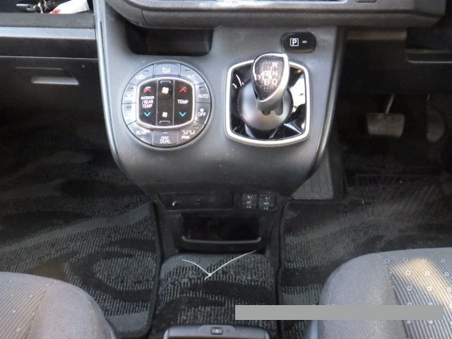 2015 Toyota Noah thumbnail