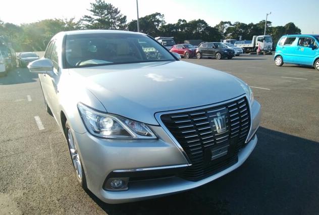 2013 Toyota Crown thumbnail