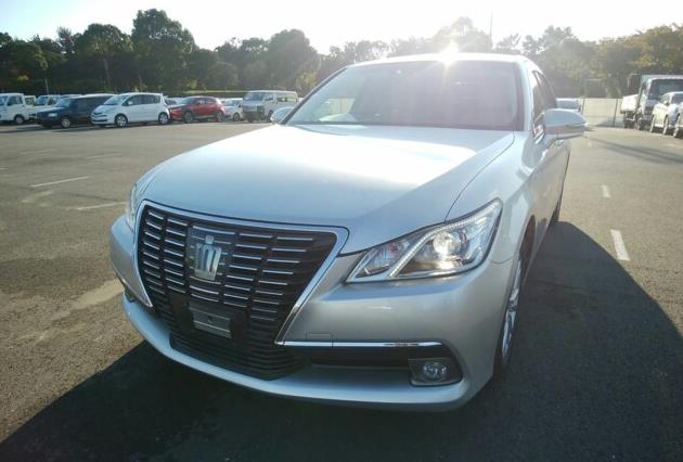 2013 Toyota Crown thumbnail