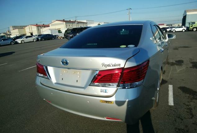 2013 Toyota Crown thumbnail