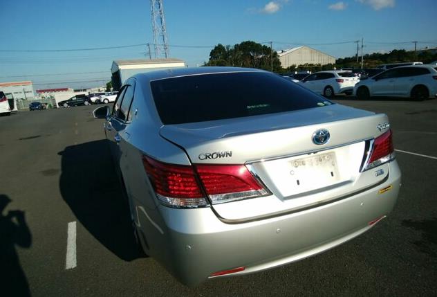 2013 Toyota Crown thumbnail