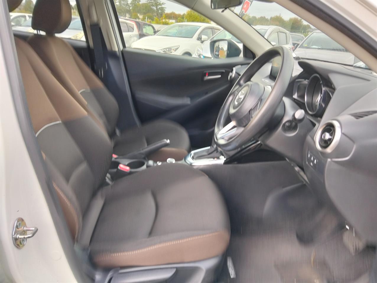 2019 Mazda 2 thumbnail