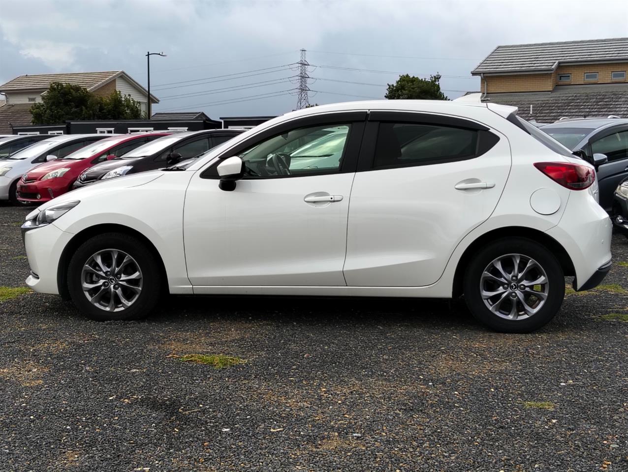 2019 Mazda 2 thumbnail
