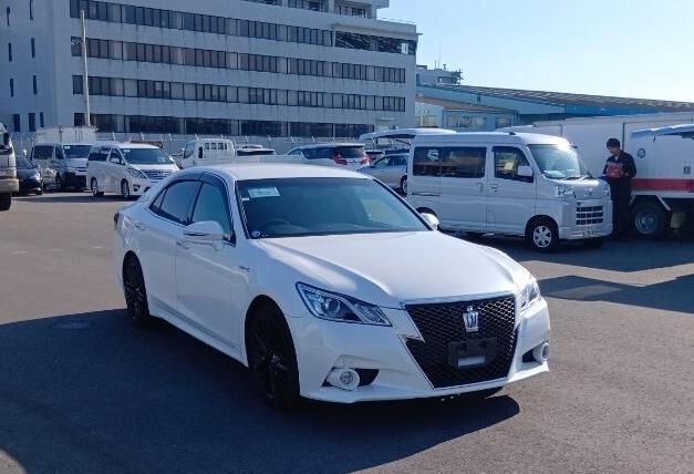 2013 Toyota Crown thumbnail