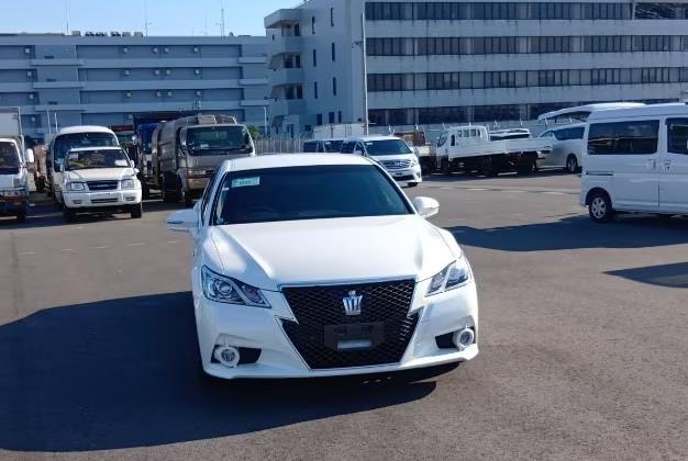 2013 Toyota Crown thumbnail