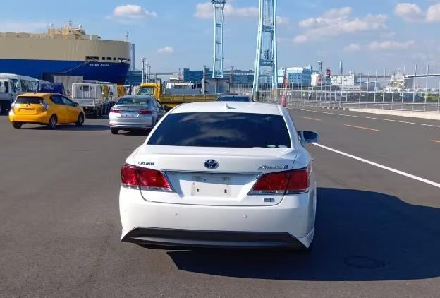 2013 Toyota Crown thumbnail
