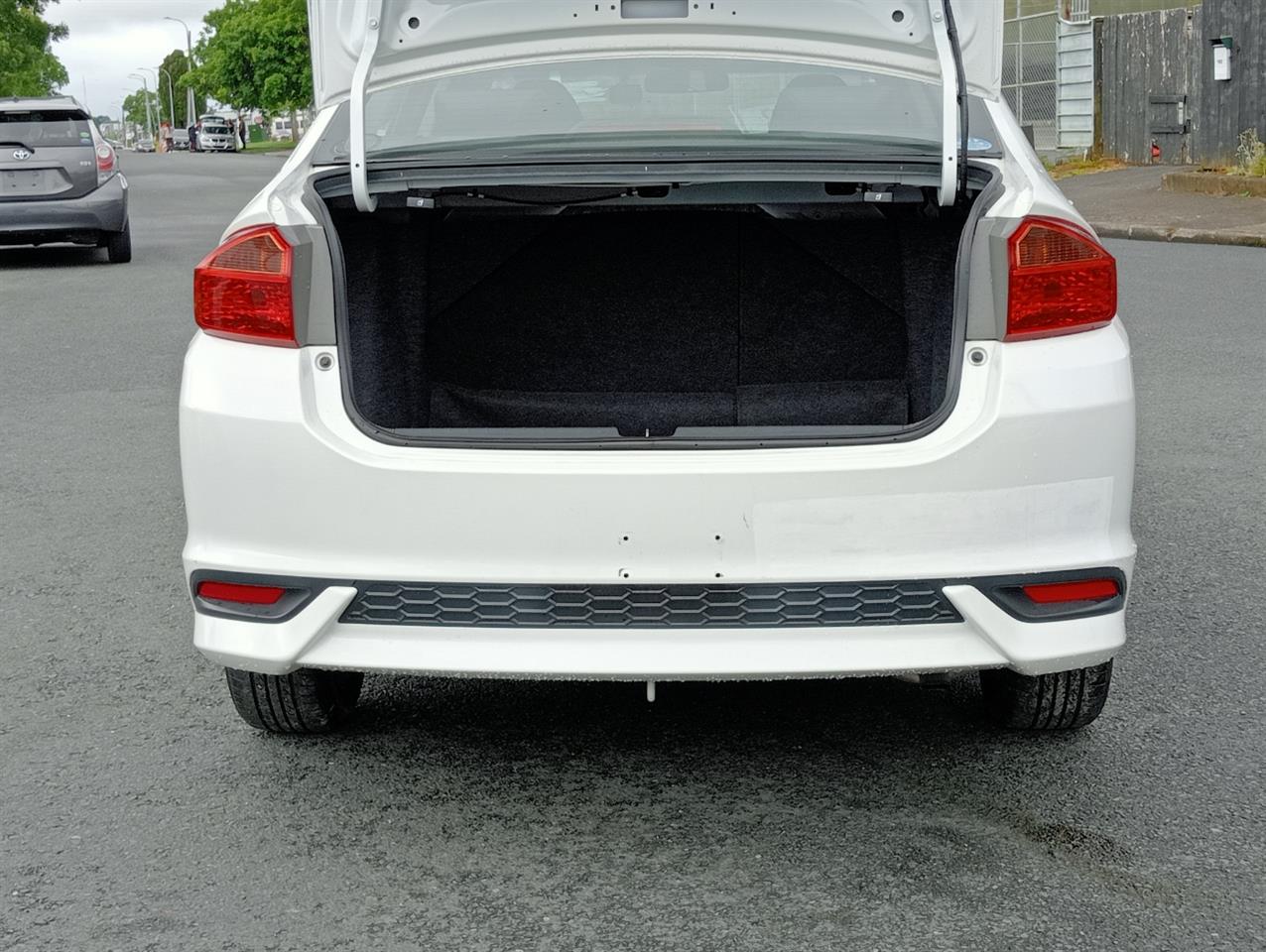 2018 Honda Grace thumbnail