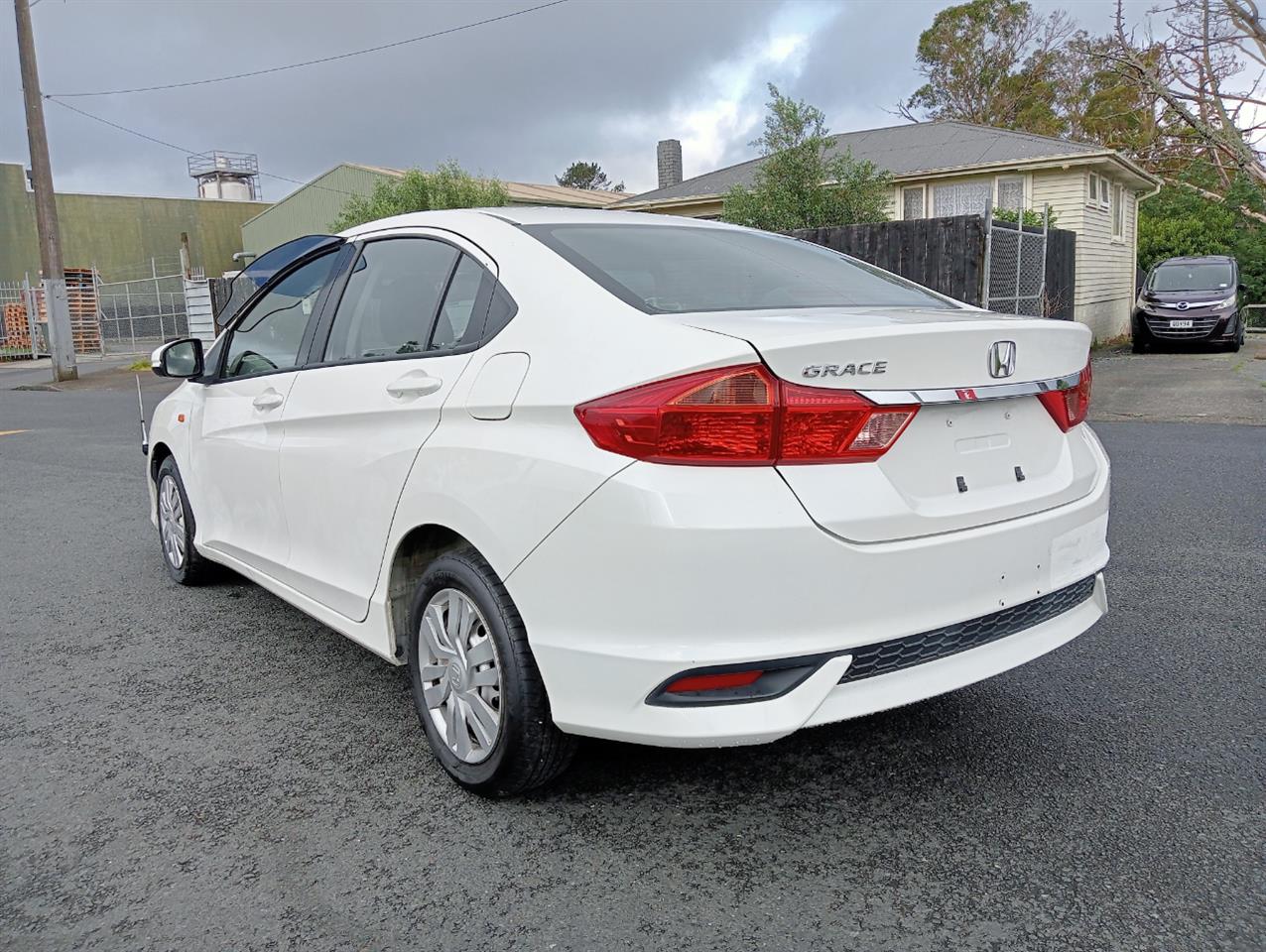 2018 Honda Grace thumbnail