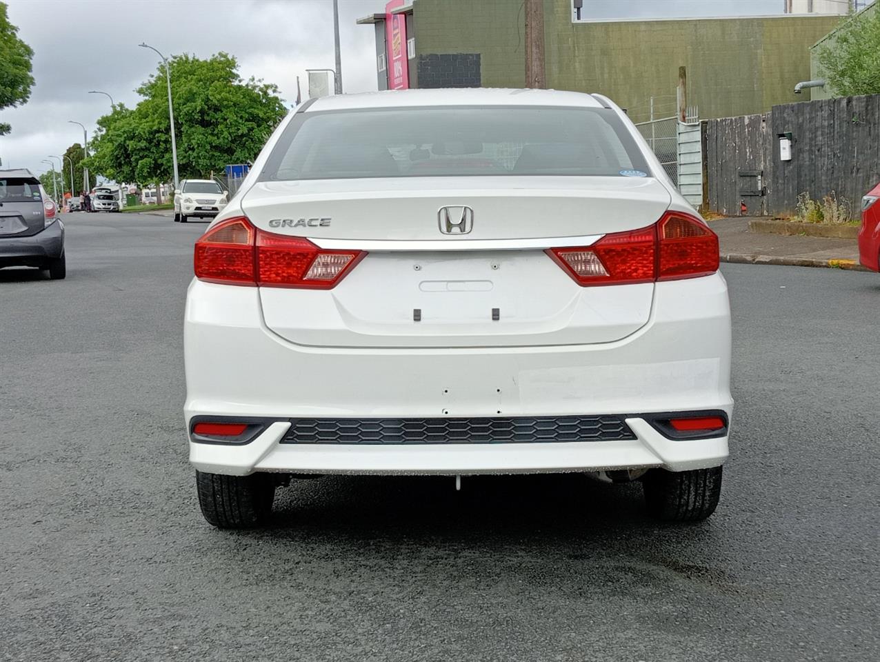 2018 Honda Grace thumbnail