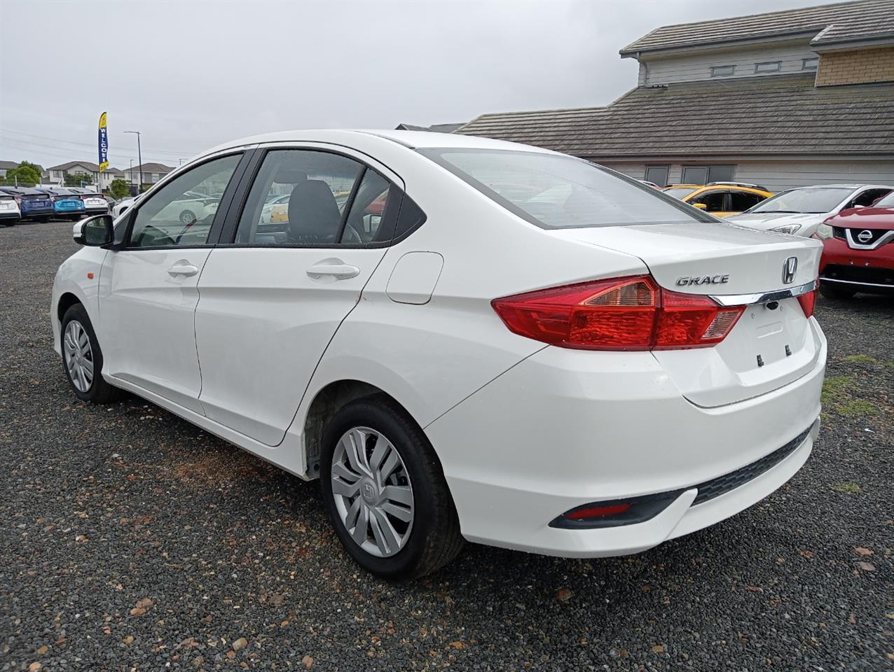 2018 Honda Grace thumbnail