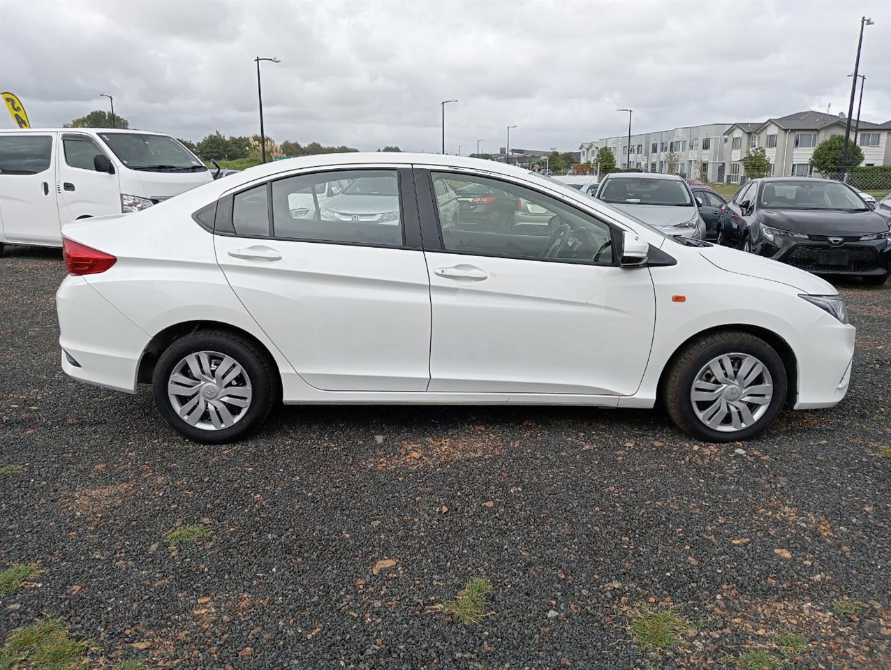 2018 Honda Grace thumbnail