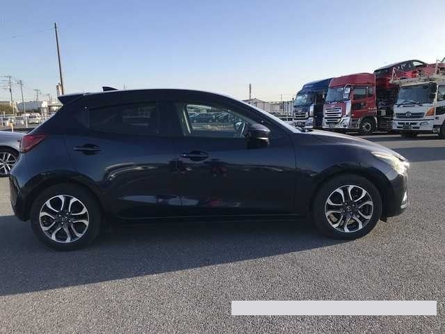 2015 Mazda Demio thumbnail