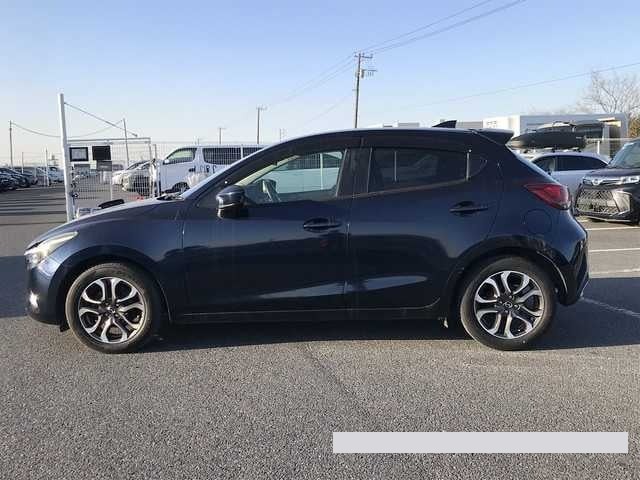2015 Mazda Demio thumbnail